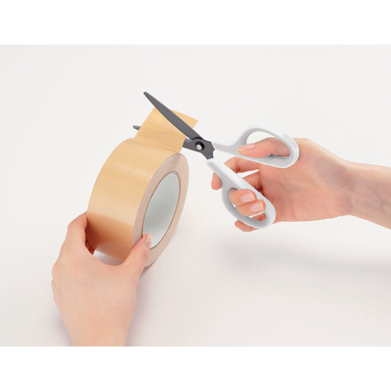 Šķēres PLUS FITCUT CURVE FLUORINE 17.4 cm, baltas ar pelēku
