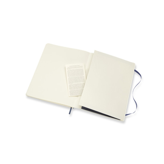 Блокнот Moleskine "Classic Soft Cover", Sapphire Blue, Лежит ровно.